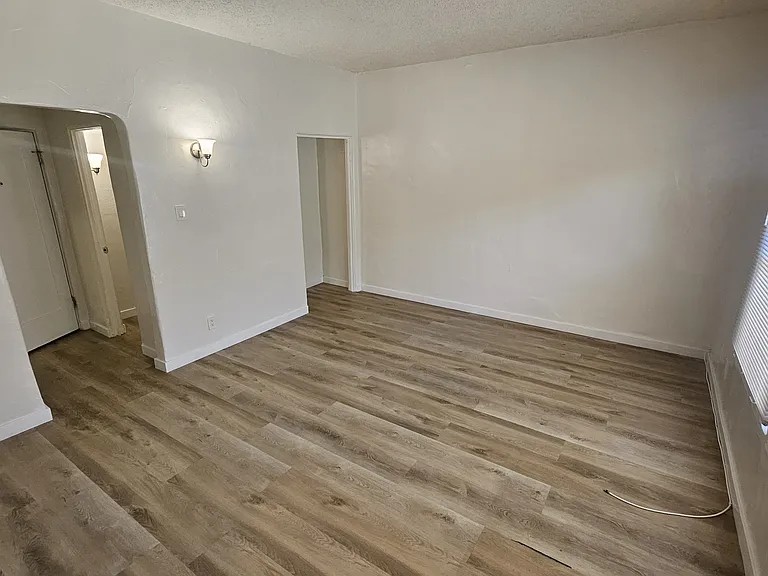 1750 S Longwood Ave #11 — Photo 2