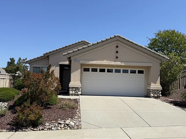 2544 Woodacre Ln — Photo 1