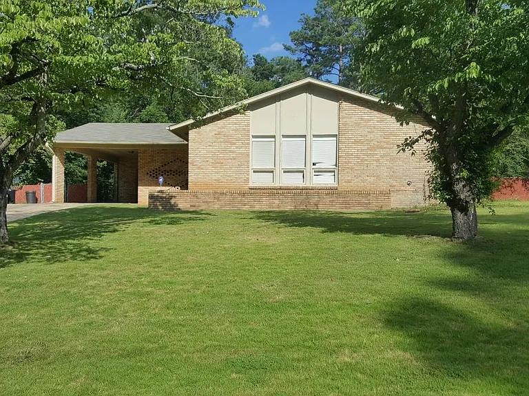 914 Bunker Hill Rd — Photo 1