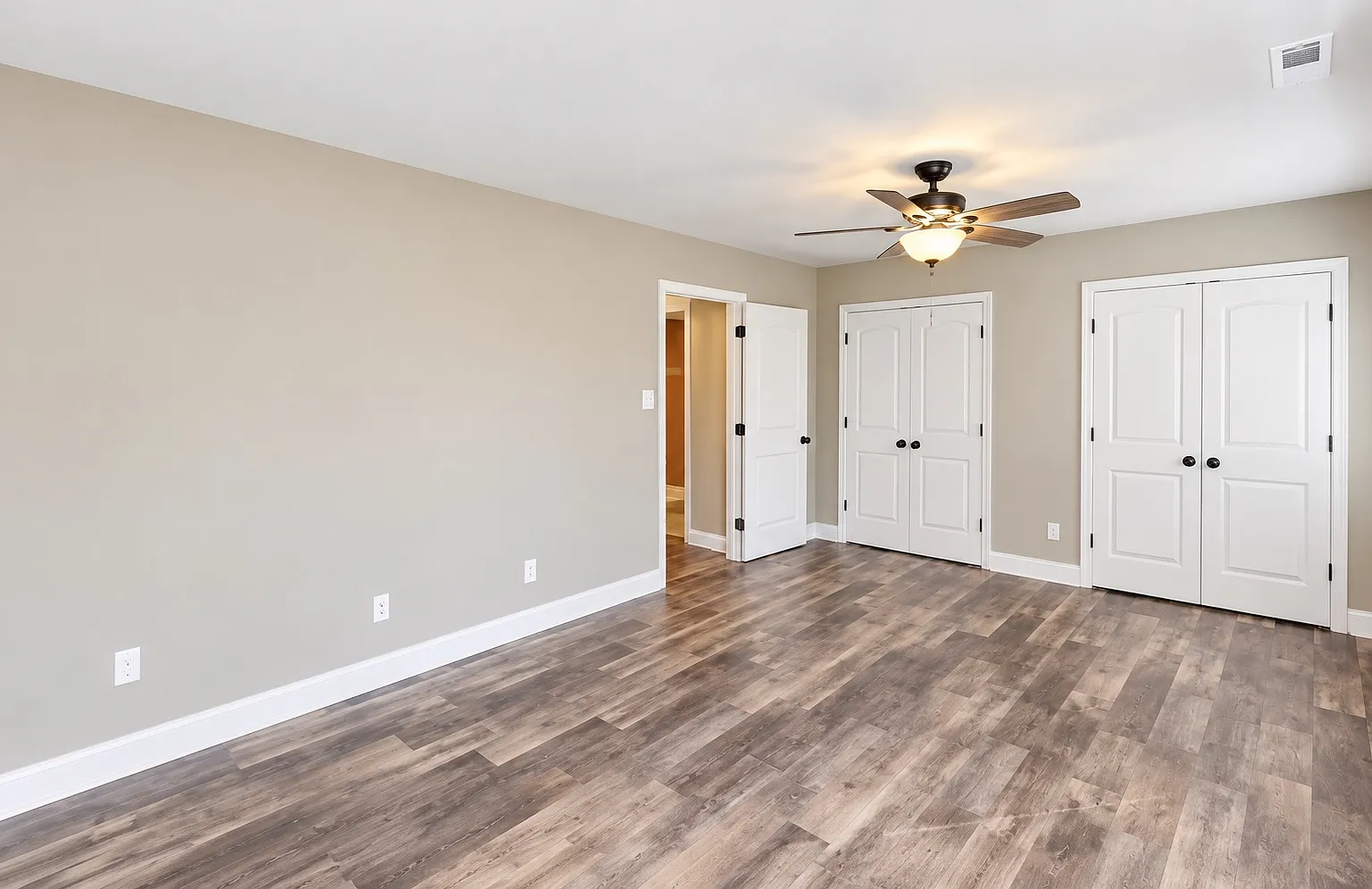 1 bed, 950 sqft, $1,975 — Photo 3