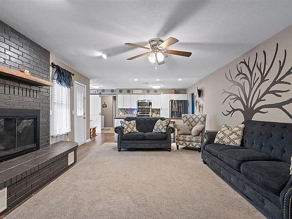 4th image of 501 Ruidosa St