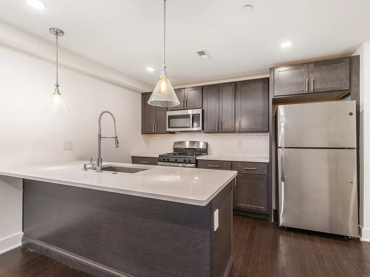 3 bed, 1668 sqft, $2,100 — Photo 2