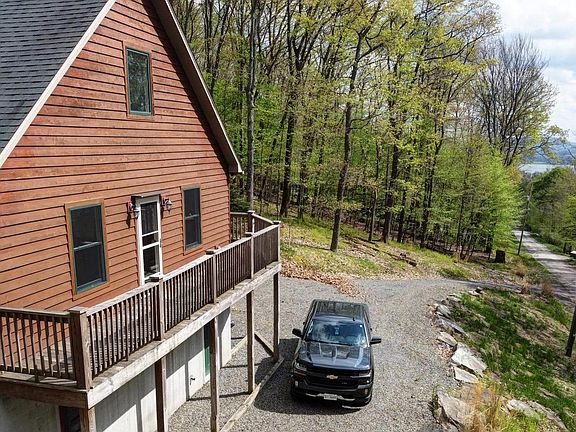 2nd image of 184 Eagle Ln