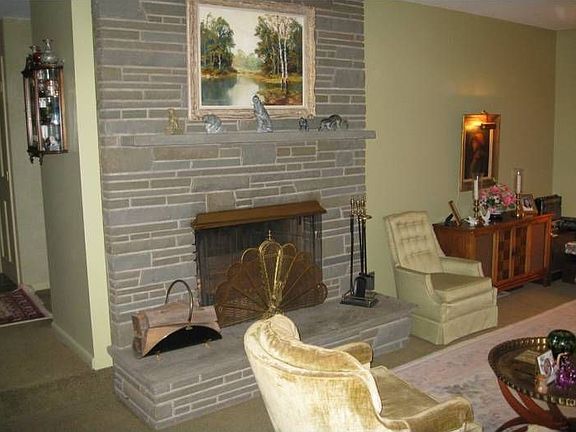 Livingroom fireplace