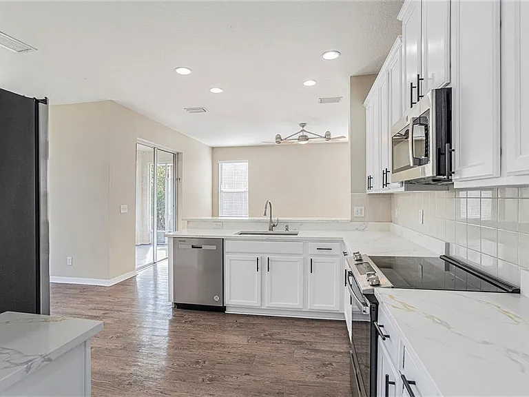 8602 Sandy Plains Dr — Photo 10