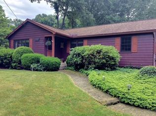 33 Pebble Path Ln, West Springfield, MA 01089