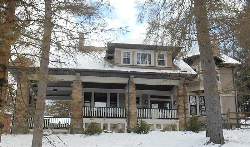 103 Woodford Rd photo 1