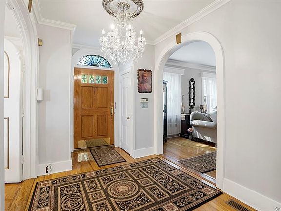 3rd image of 43 Soundview Ave