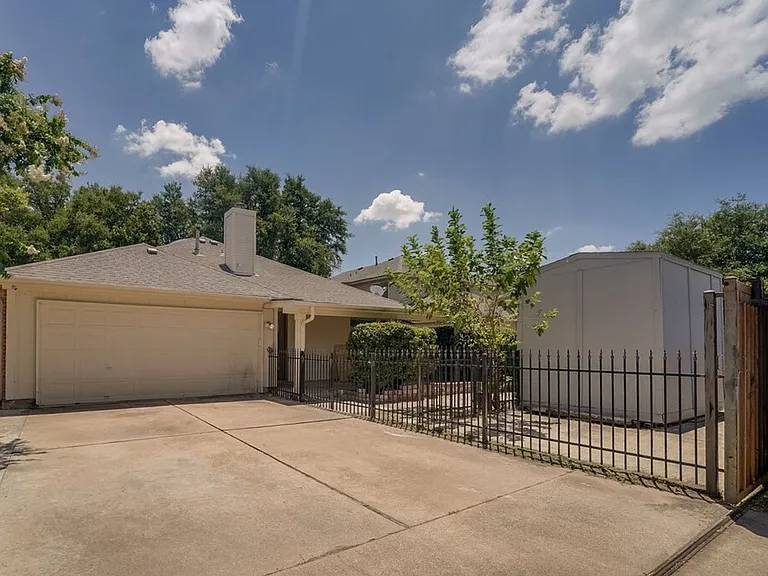 17004 Bishopsgate Dr — Photo 3