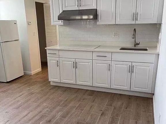 3rd image of 590 Westwood Ave Floor 1