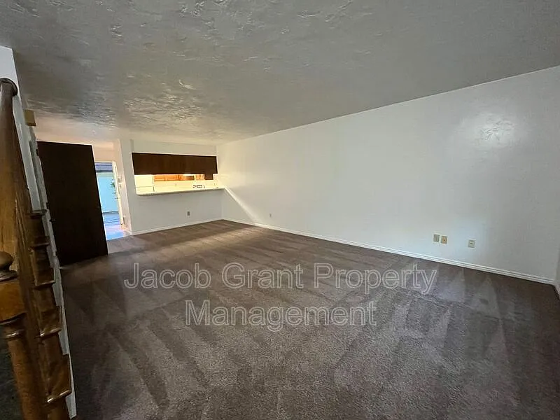 2 bed, 1.5 bath, 1200 sqft, $1,150 — Photo 2