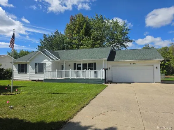 1190 Kettering St, Burton, MI 48509