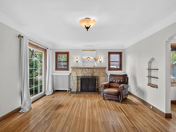3rd image of 1865 Palace Ave