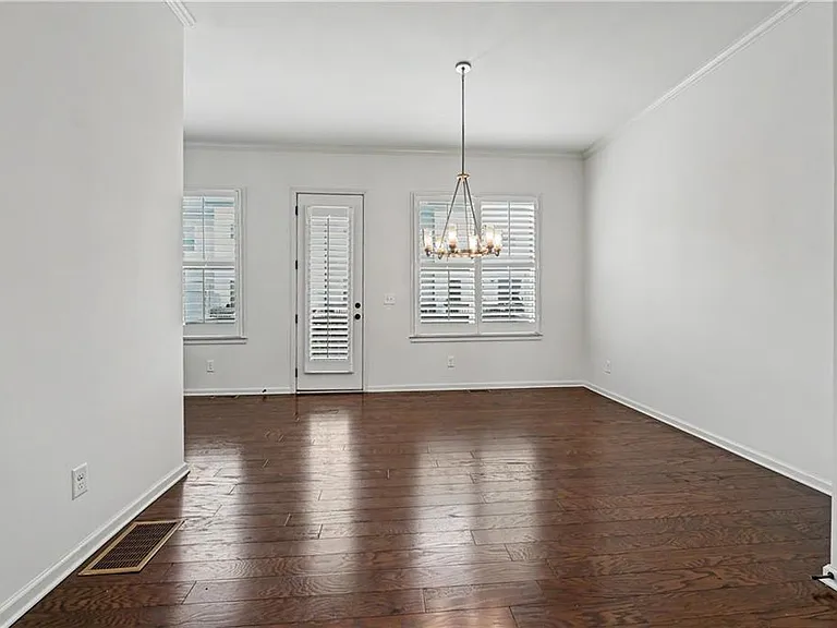 16 Lochurst Ln — Photo 4