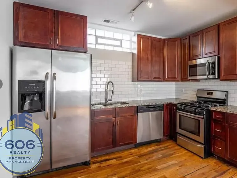 West Wicker Park Apts! — Photo 13