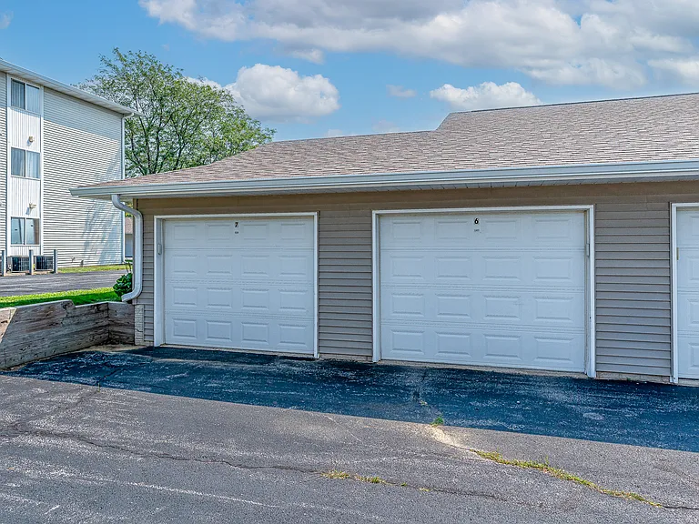 4155 Mallard Ct — Photo 2