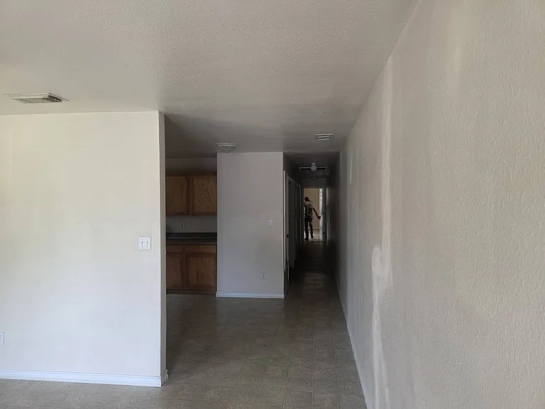 1000 N Brents Ave — Photo 16