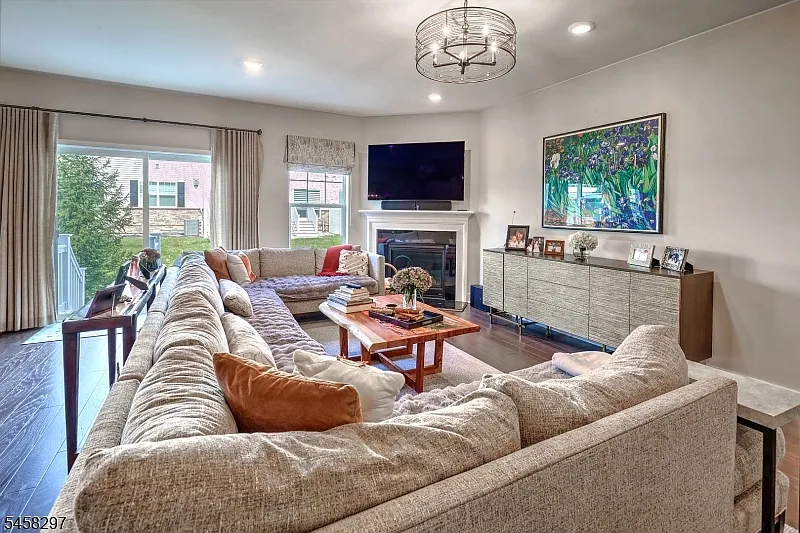 3 bed, 3.5 bath, 2783 sqft, $5,800 — Photo 3