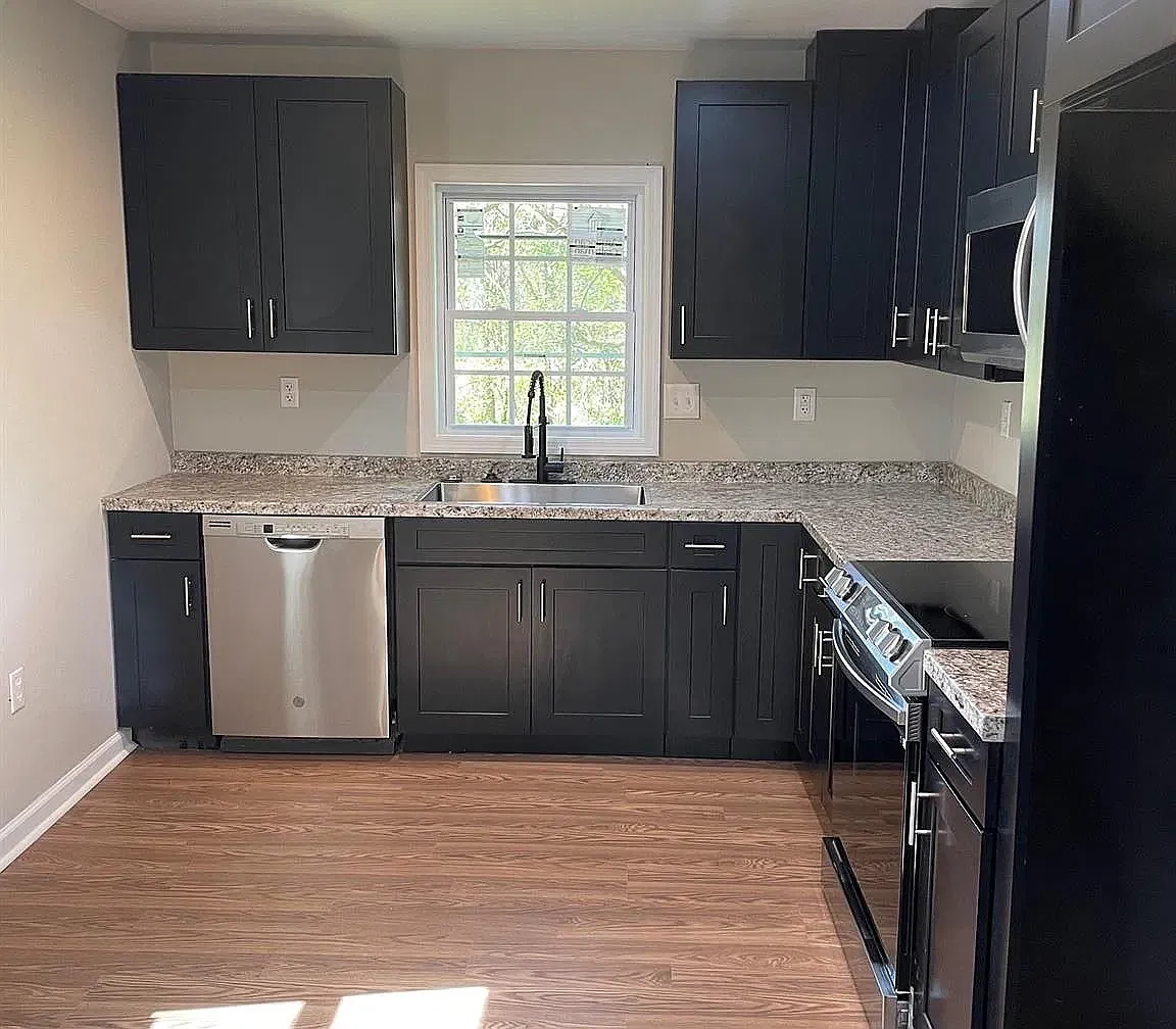 3 bed, 1078 sqft, $1,900 — Photo 4