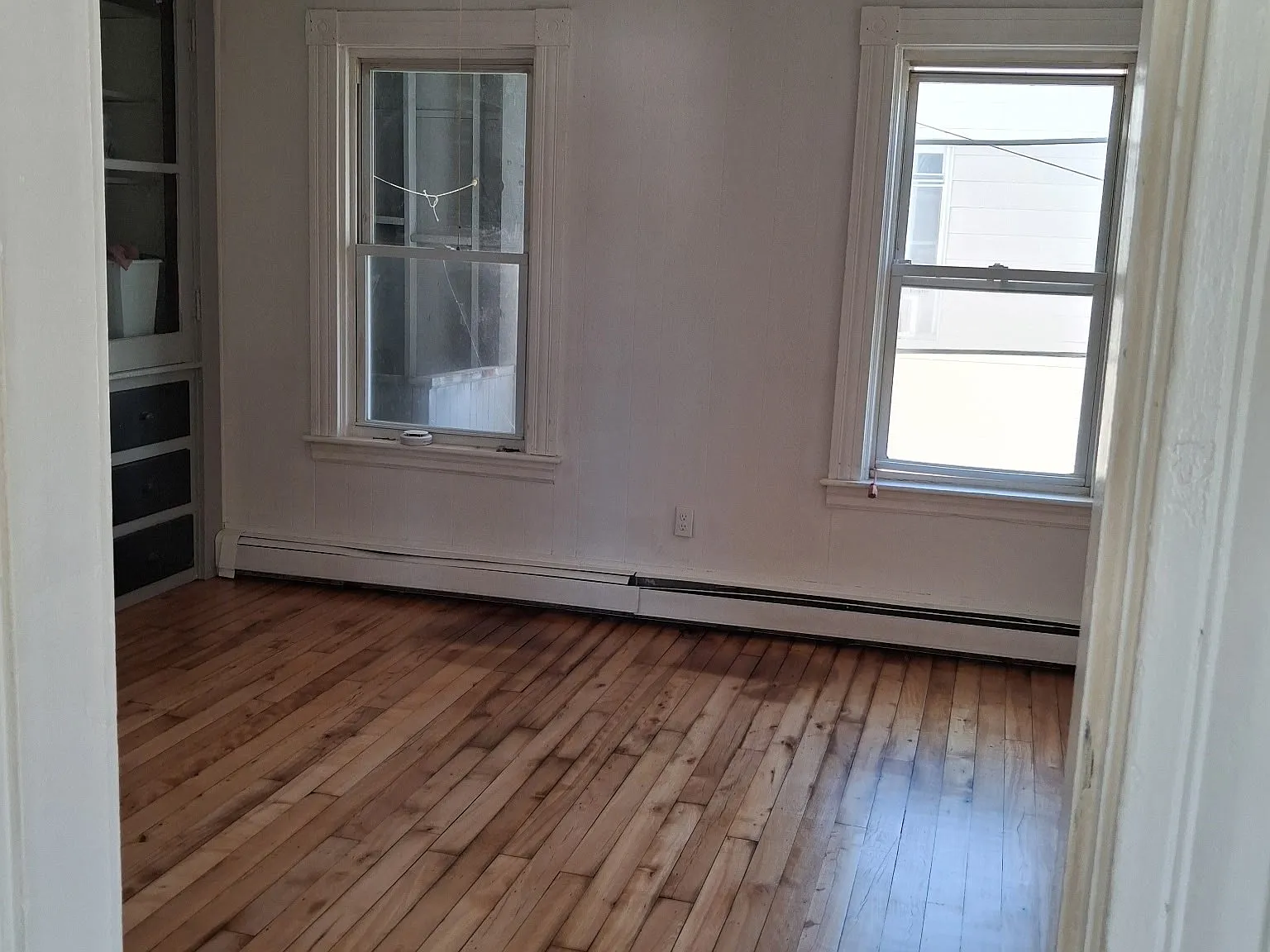 3 bed, 1.0 bath, 1106 sqft, $2,000 — Photo 3
