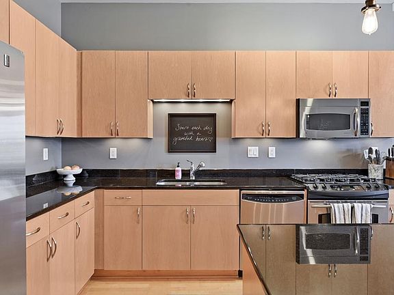 5th image of 401 N 2nd St Unit 411