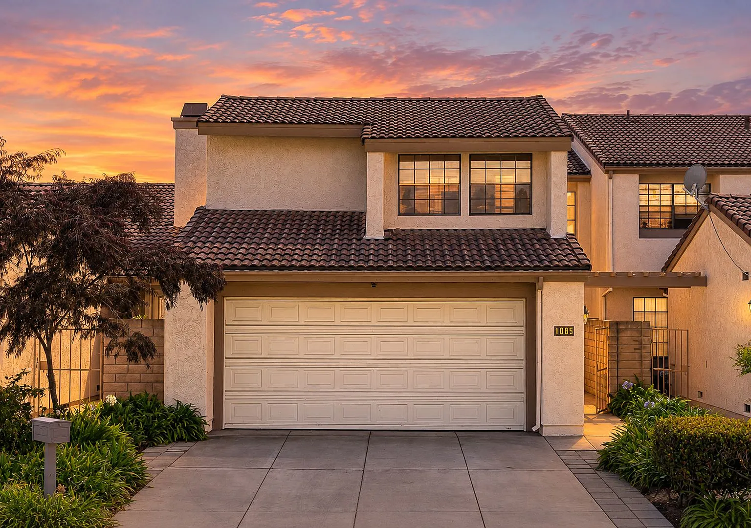 3 Bedroom + 2.5 Bathroom Townhome | County Square Villas | Ventura | Unfurnished — Photo 1