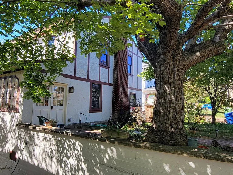 257 Riverview Dr — Photo 3