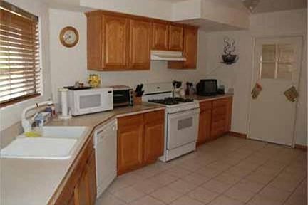 5th image of 4010 Garey Ave