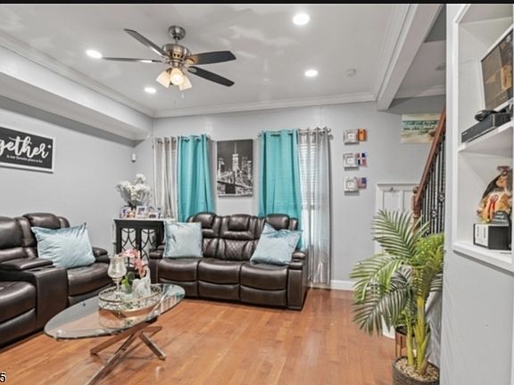 2nd image of 7 Martin St