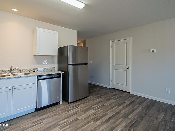5th image of 136 W Dewey Ave