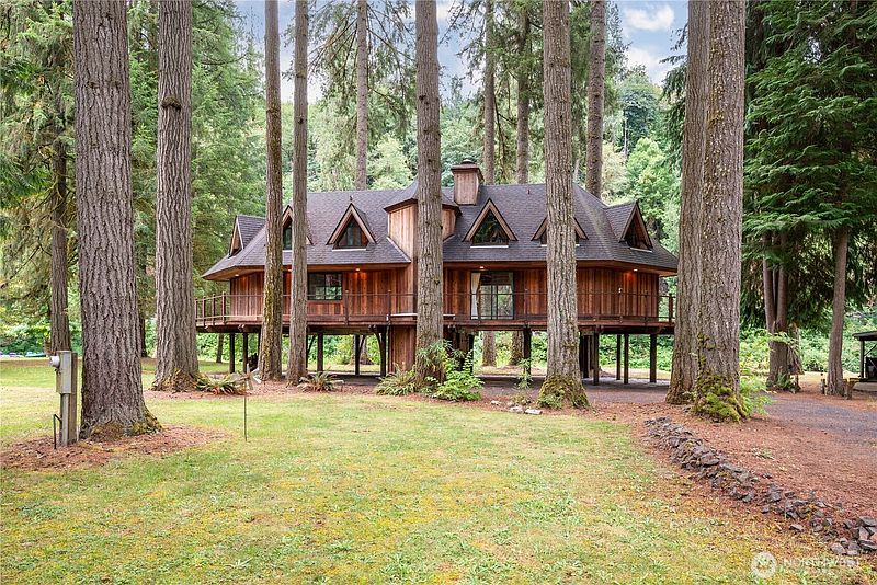 3rd image of 211 LaVerne Drive