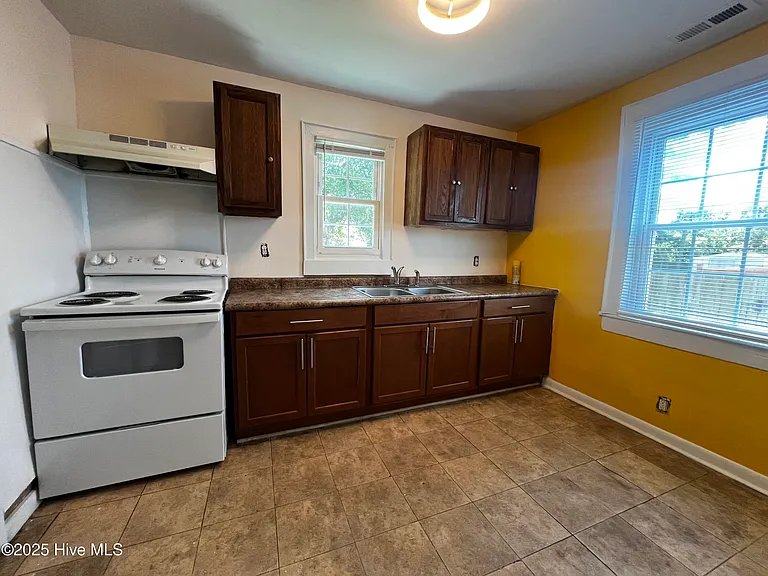 1115 S 9th St — Photo 6