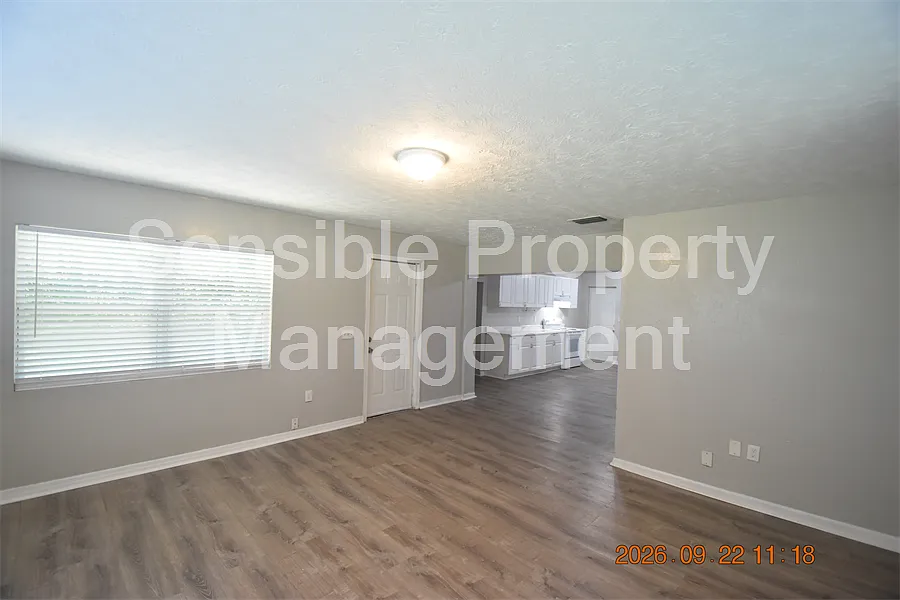3 bed, 1212 sqft, $1,550 — Photo 3