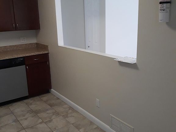 5th image of 36 Briarwood Ln APT 12