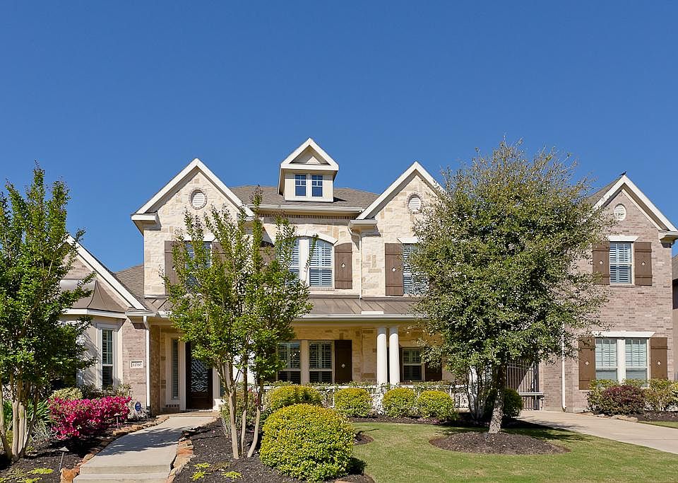 Luxurious David Weekley two-story in highly desire Telfair!