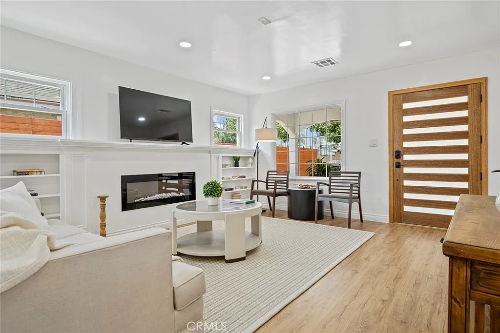 4 bed, 3.5 bath, 1908 sqft, $5,800 — Photo 3