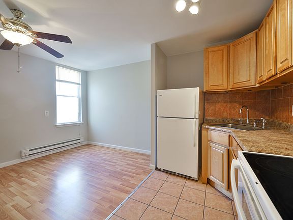 4th image of 1440 W Grange Ave #2F