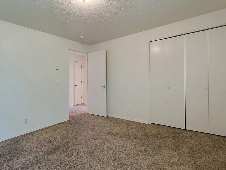 228 SE 106th Ave — Photo 12