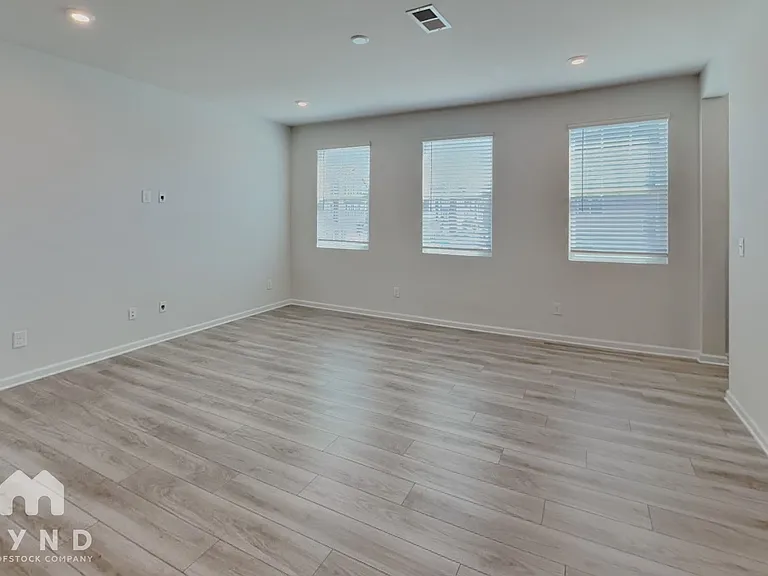 215 Grove Gate Ln #- — Photo 5