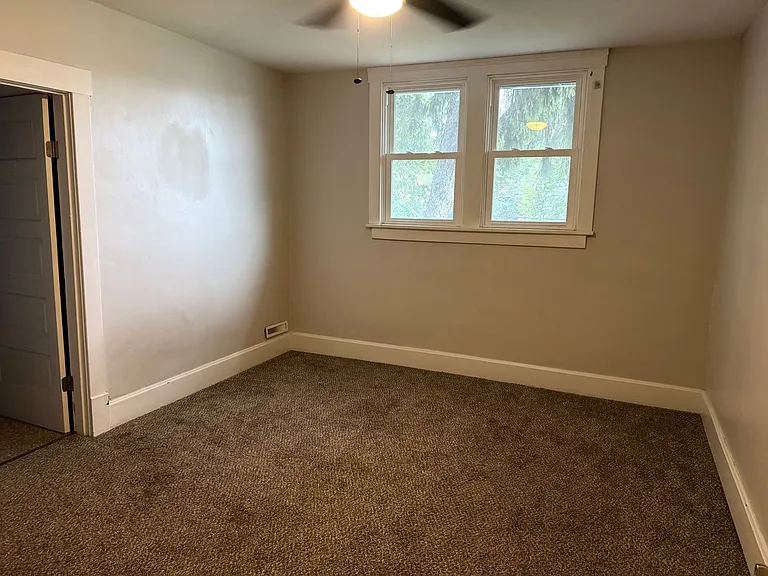 2638 Sanford Ave — Photo 9