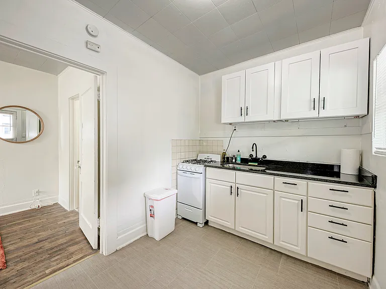 915 W 21st St #2 — Photo 2