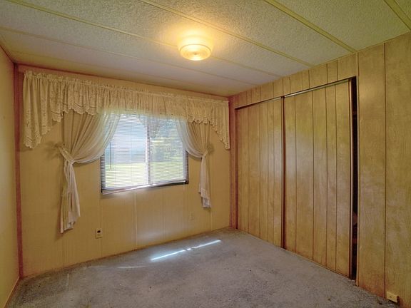3rd image of 2112 Alonda Ln NE