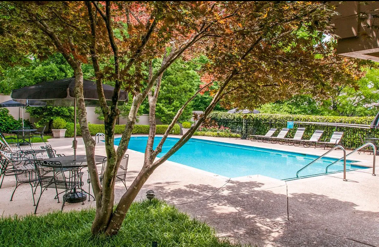 3 bed, 2.5 bath, 2530 sqft, $4,950 — Photo 2