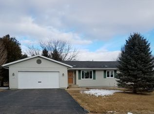 125 Field Crest Ln, Cedarville, IL 61013