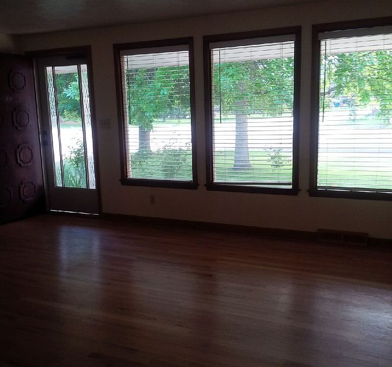 2nd image of 1400 Tulip St