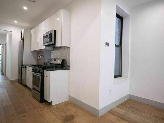 5th image of 481 Chauncey St