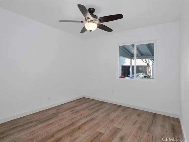 2121 S Redondo Blvd — Photo 14