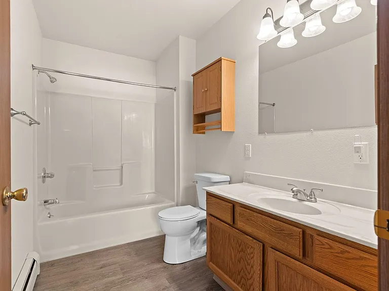 Sunshine Court Apartments — Photo 9