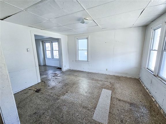 4th image of 307 Hague St