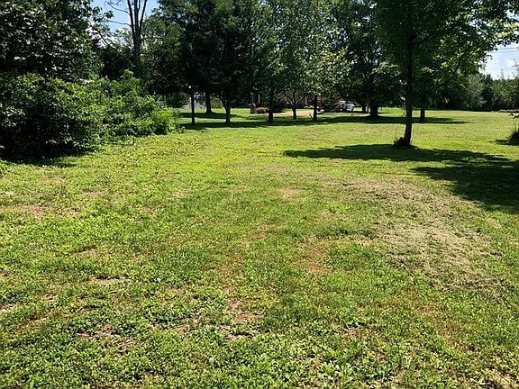 4th image of Whites Point Dr